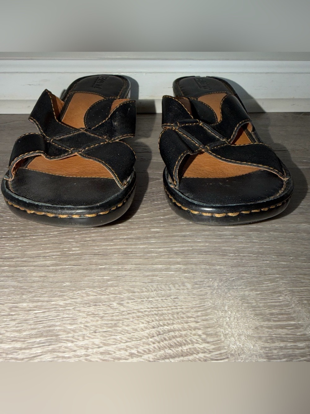 Born Black Leather upper crossover slip on Slide Sandals 7 - Picture 8 of 11